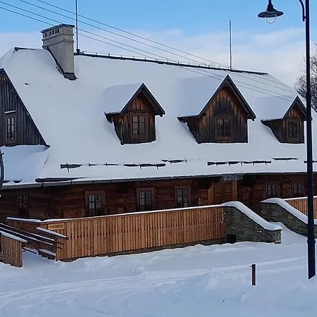 Browar Pod Czarnym Kogutem 여관 치에신